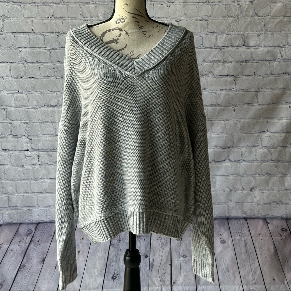 NWT American Eagle Gray V-Neck Women's Sweater